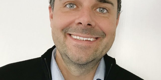 Sacha Jacqueroud vergeht das Lachen angesichts des Weinangebots der Landi. (Bild zVg