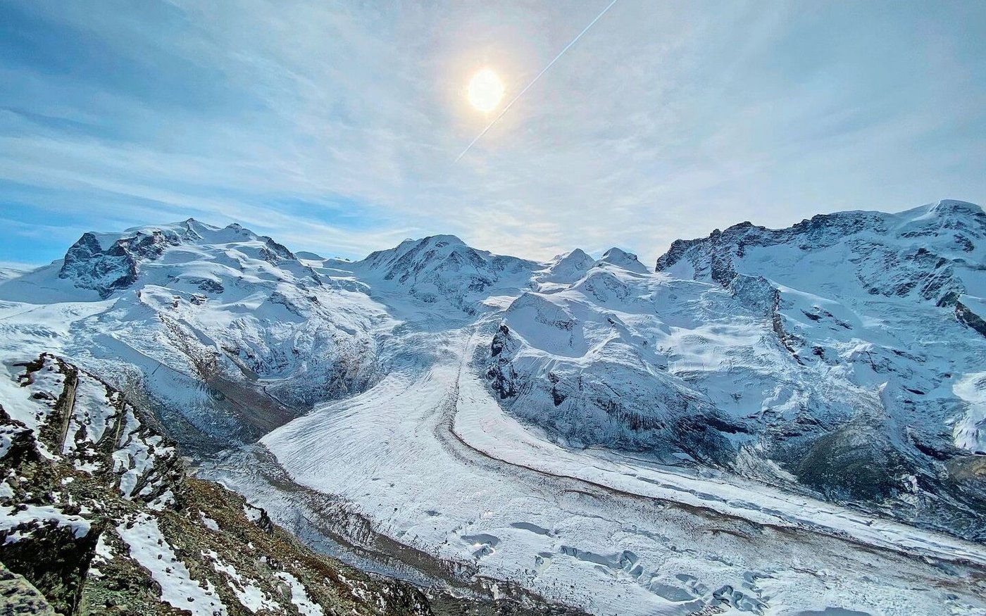 Die Gletscherschmelze schreitet voran. Hier der Grenzgletscher im Kanton Wallis im Hintergrund die Dufourspitze. 