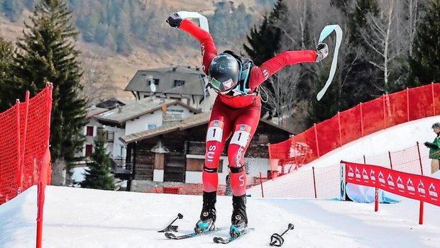 Das Entfernen der Skifelle dauert nur Sekunden, die Ski werden dabei anbehalten.