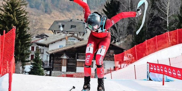 Das Entfernen der Skifelle dauert nur Sekunden, die Ski werden dabei anbehalten.