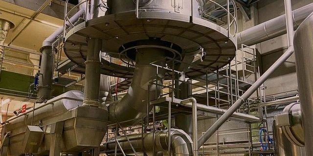 Pulverturm im Einsatz: «Was tun mit überzähligem Eiweiss im Inland», fragt sich SMP angesichts der Big-M-Forderung. 