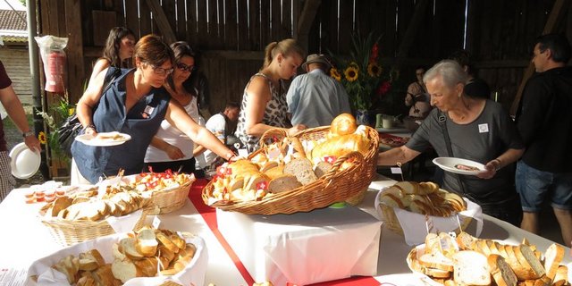 Der beliebte Bauerhof-Brunch am 1. August darf auch dieses Jahr stattfinden. Jedoch mit maximal 300 Personen. (Bild js)