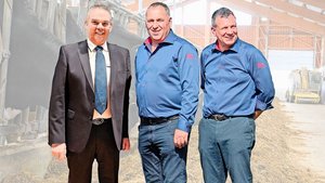 Nach dem Abgang von Nach dem Abgang von Matthias Schelling (rechts) hat sich Präsident Markus Gerber (Mitte) den Holsteinern zugewandt. Sein neuer Direktor ist Michel Geinoz.