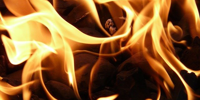 Die Brandursache ist bisher noch nicht klar. (Symbolbild Pixabay)