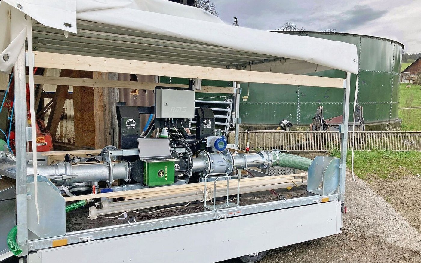 Ein Nirs-Gerät ist hier zu experimentellen Zwecken auf einer Güllepumpstation angebracht und misst die Nährstoffgehalte von flüssigem Hofdünger.