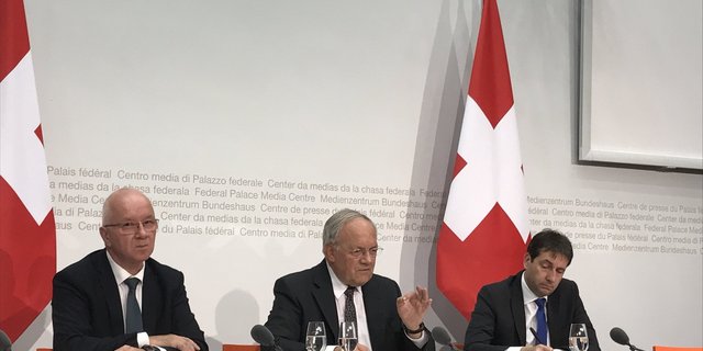 Bundesrat Schneider-Ammann bei der Präsentation der Gesamtschau: Ob sie zurückgewiesen wird, spielt keine Rolle für die AP 22+. (Bild akr)