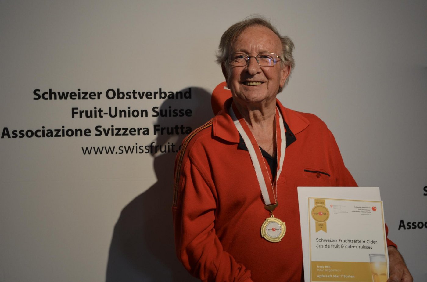 Der strahlende Kategoriensieger bei den Apfelsäften ist Fredy Boll aus Bergdietikon. (Bild asa)