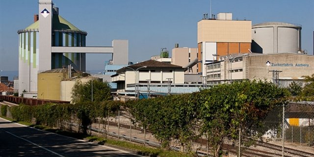 Aus den Zuckerfabriken - hier jene in Aarberg - wird die "Schweizer Zucker AG". Produziert wird weiterhin an beiden Standorten. (Bild: Roland Zumbühl)
