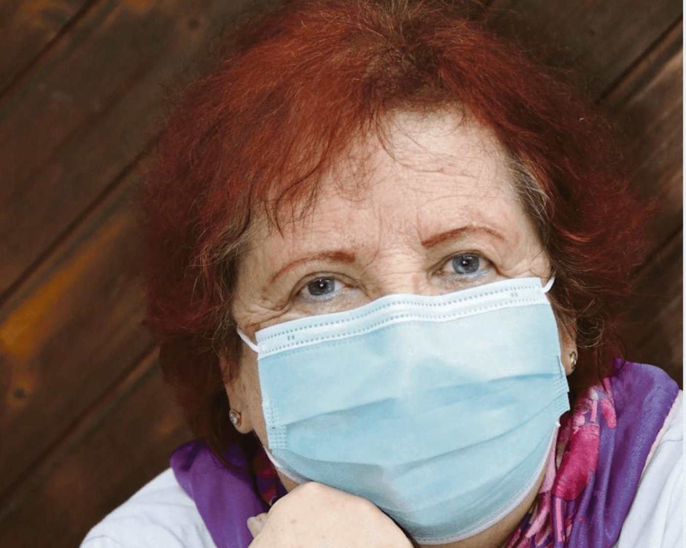 Benildis Bentolila wagt sich nach Wochen wieder nach draussen und ist erstaunt, was das Tragen einer Maske bewirkt. (Bild zVg)