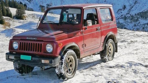 Wer in den Bergen wohnt, braucht einen fahrbaren Untersatz. Toni Bergmann ist deshalb mit seinem Jeepli unterwegs. (Bild Toni Bergmann)