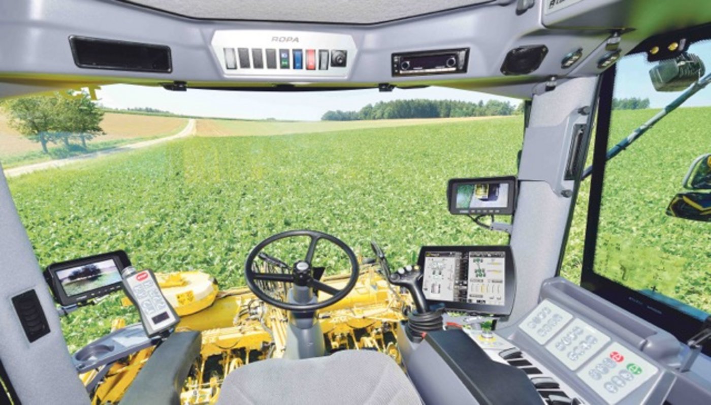 In Erntemaschinen und Traktoren sind Terminals ein fixer Bestandteil. Sie ersetzen Hebel, Seilzüge etc. und steuern die Maschine auch ohne Eingriff des Fahrers. (Bild zVg)