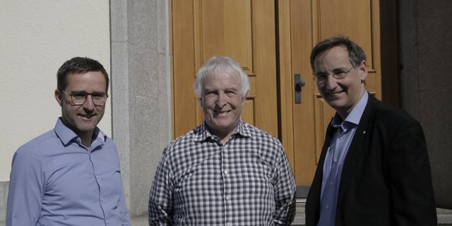 Pius Fölmli, der neue Leiter der Technischen Abteilung des SAB, sein Vorgänger und jahrelanger Mitarbeiter beim SAB, Heinz Aebresold und Markus Egger, der Direktor.   (Bild zVg)