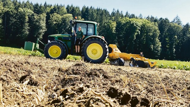 Nadine Neukomm aus Münchenbuchsee BE macht ihr 3. Lehrjahr bei Marc und Rosmarie Vogt in Diemerswil BE.(Bild zVg)