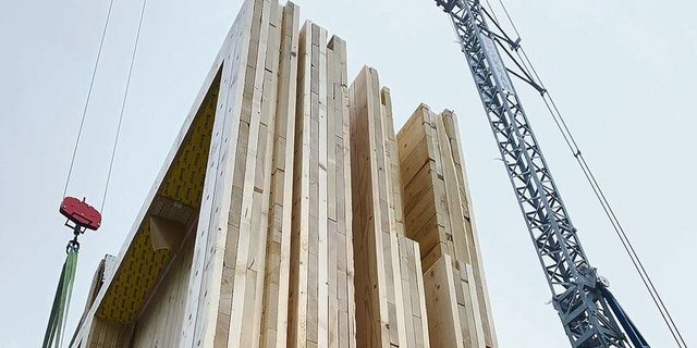 Holz steht bezüglich CO2-Fussabdruck viel besser da als Massivbauten aus Stahl und Beton.