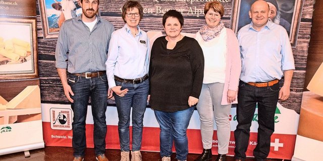 Präsident Ernst Wandfluh, Tanja Aellig, ehemalige Geschäftsführerin, Nachfolgerin Vreni Zurbrügg; Esther Gfeller war im Vorstand, Nachfolger Christoph Brechbühl (v. r. n. l.).