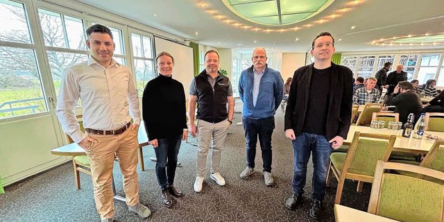 Florian Sandrini, Astrid Hollberg, Luzi Tanner, Lorenz Escher und Sebastian Menzel (v. l.) referierten an der Wintertagung über all die Neuerungen, die auf Bauernfamilien zukommen.