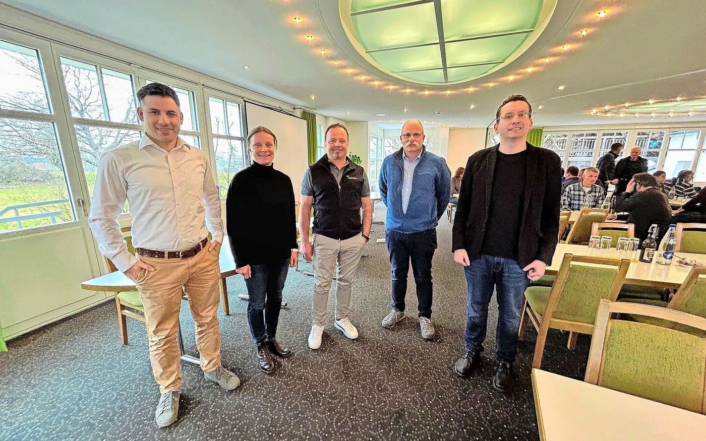Florian Sandrini, Astrid Hollberg, Luzi Tanner, Lorenz Escher und Sebastian Menzel (v. l.) referierten an der Wintertagung über all die Neuerungen, die auf Bauernfamilien zukommen.