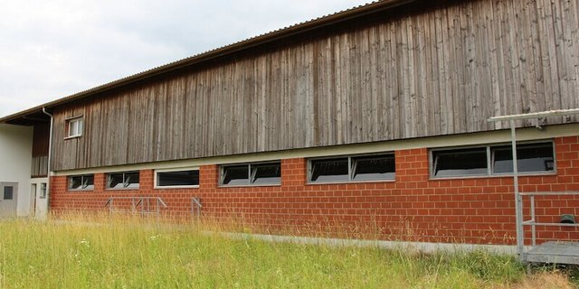 Der alte Stall hat jetzt ausgedient. (Bild rü)