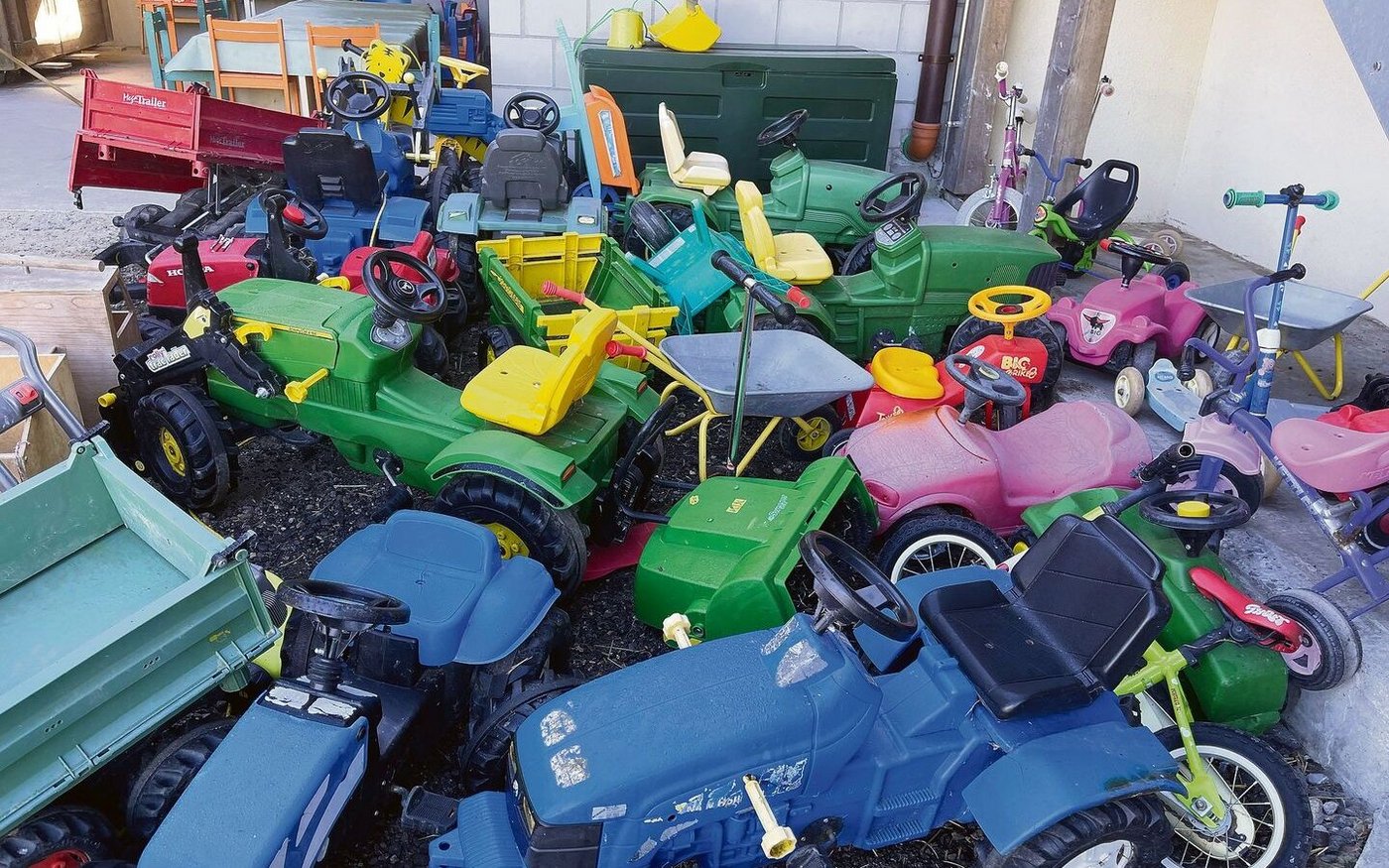 Maschinenpark der anderen Art: Bauernhofspielgruppe Fuchshaupt in Escholzmatt.