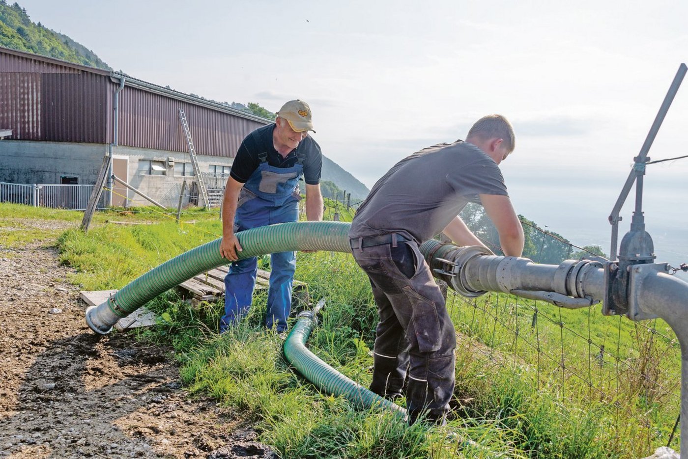 Die Güllesaison steht an: Die richtige Technik und Know-how unterstützen eine entspannte Ausbringung des wichtigen Hofdüngers.(Hansjürg Jäger)