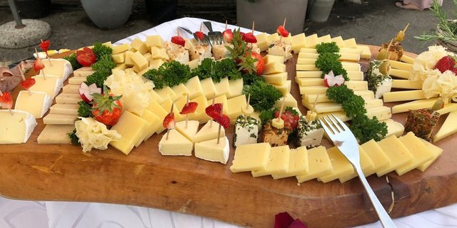 Um den Verkauf von Produkten aus der Emmentaler Schaukäserei an Velofahrer oder Wanderer zu verkaufen, könnten Verkaufsautomaten helfen. (Symbolbild et/BauZ)