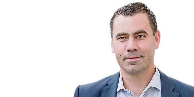 «Die Poulet- und Eierproduktion würden durch die Massentierhaltungs-Initiative in Frage gestellt», sagt Martin Rufer. (Bild pd)