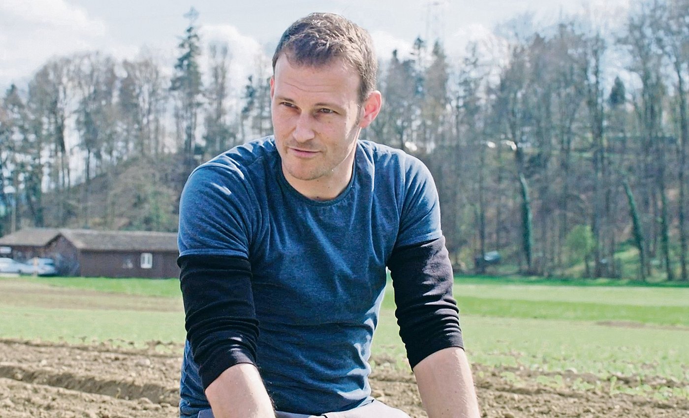 Roland Hubler ist der Protagonist im Kurzfilm «Integriert – zwischen Umwelt und Preis». Gedreht wurde bereits 2019, jetzt ist der Film bei SRF zu sehen. (Screenshot Film «Integriert – zwischen Umwelt und Preis»)