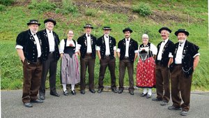 Untermalt wurde die Protestversammlung und die Lancierung der kantonalen Volksinitiative vom Jodlerklub Oberried.