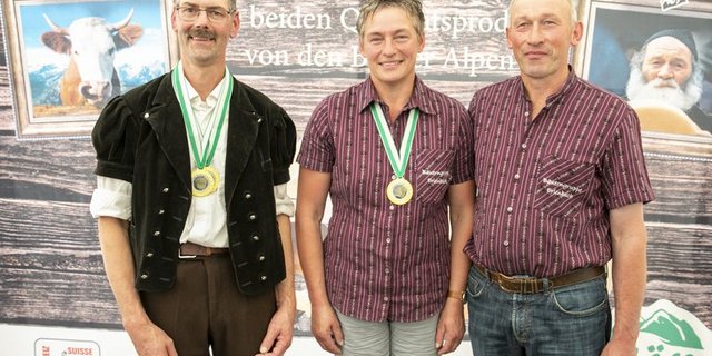 Die Kategorien-Sieger: Niklaus Burri und Annemarie und Andreas Brügger v.l. (Bild casalp)