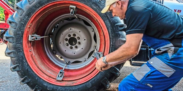 Idealerweise wird die Unfallversicherung vorgängig informiert, wenn ein landwirtschaftlicher Angestellter auf einem anderen Betrieb aushilft.