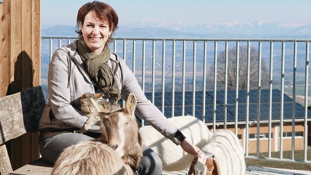 Im Alltag von Edith Nietlispach gibt es viel Arbeit, aber auch Sonnenschein und eine prächtige Aussicht auf 800 Metern über Meer. 