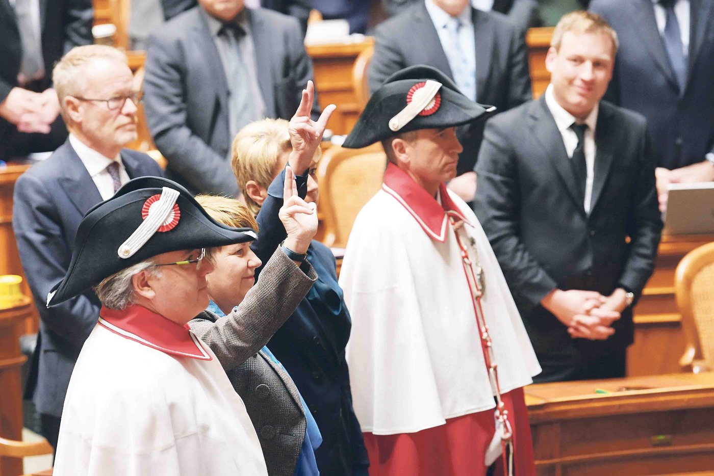 Ein historischer Moment: zwei Frauen auf einmal in den Bundesrat. Kein Grund jedoch sich in Sachen Gleichberechtigung auszuruhen oder gar zufrieden zu sein. (Bild Schweizer Parlament/Marcel Bieri)