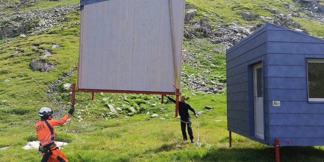 Die Alpunterkunft Lana wird auf der Alp Guspis-St. Annaberg im Hospental UR aufgestellt. (zvg/Sven Stutz) 