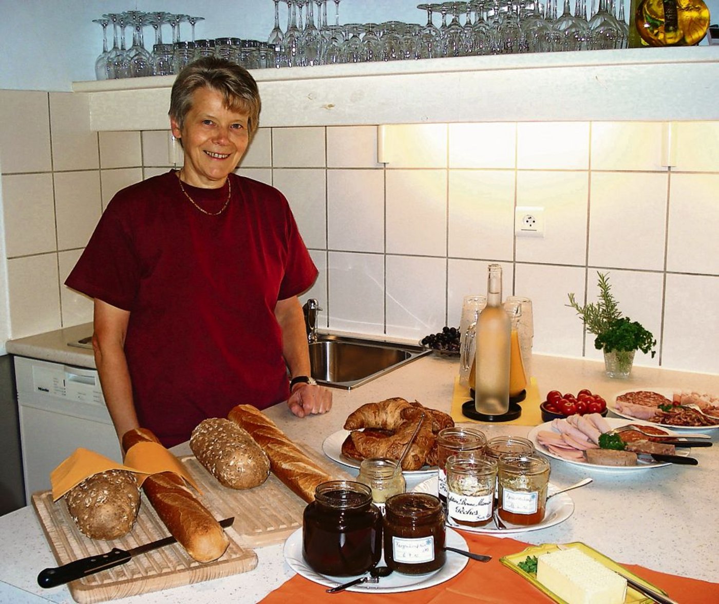 Véronique Hofmann verwöhnt ihre Gäste mit Selbergemachtem. (Bild: zVg)
