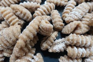 Genuss: Schweizer Pasta auf dem Teller Selbst gemachte «Gnocchi Sardi» aus Emmer. Der Pastateig besteht nur aus Emmer-Griess und Wasser. Salz sucht man im Rezept vergebens. (Bild et)