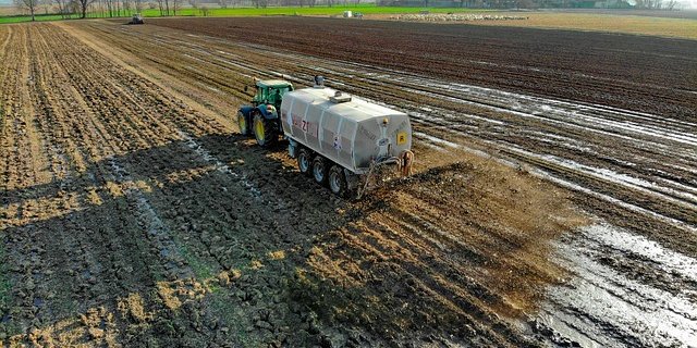 Gülle ist zwar ein wertvoller Dünger, aber für Gewässer ist sie eine Gefahr. (Bild Pixabay)