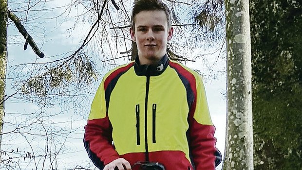 Nils Krähenbühl aus Oberburg BE ist im 2. Lehrjahr auf dem Betrieb der BG Fischer in Bätterkinden BE.  (Bild zVg)