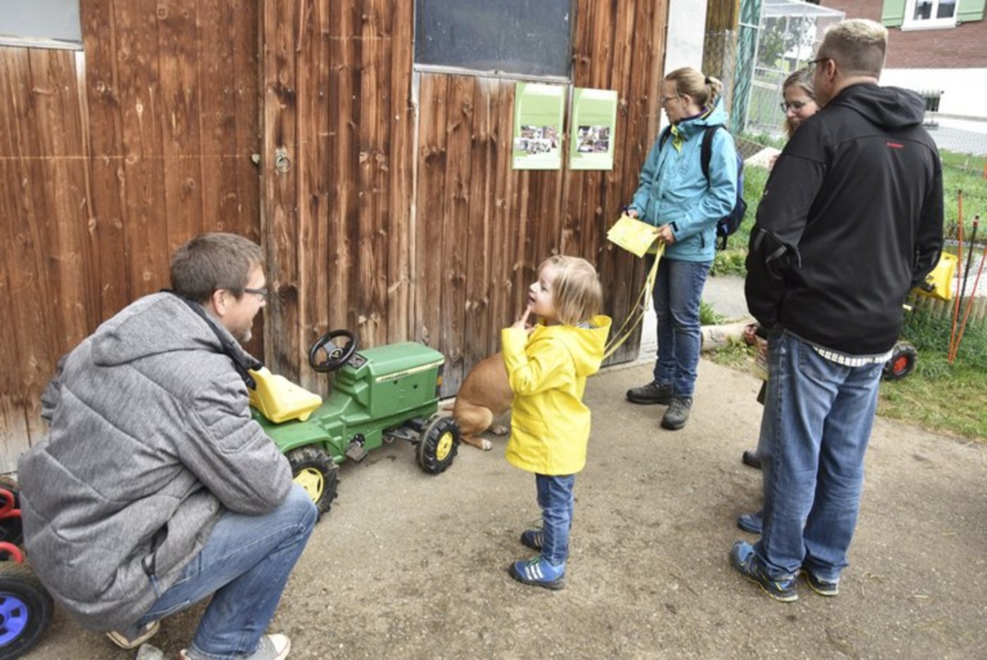 Viele Konsumenten besuchen gerne Bauernhöfe. (Bild lid)