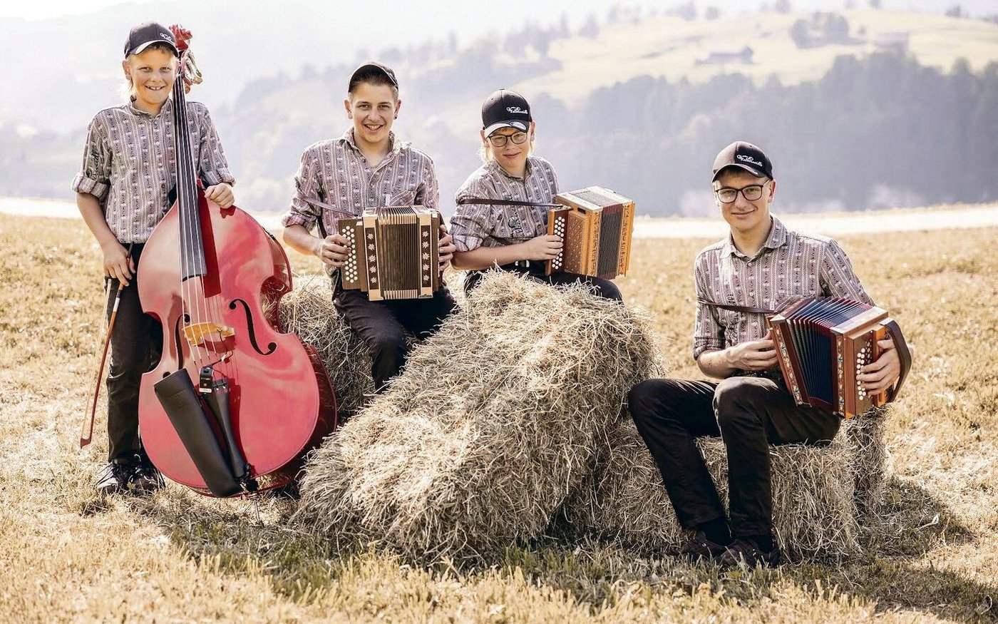 Die Brüder Luca, David, Julian und Dominic Betschart waren als Ländlerformation Kalberweidli-Büeblä in den USA unterwegs (v. l.).