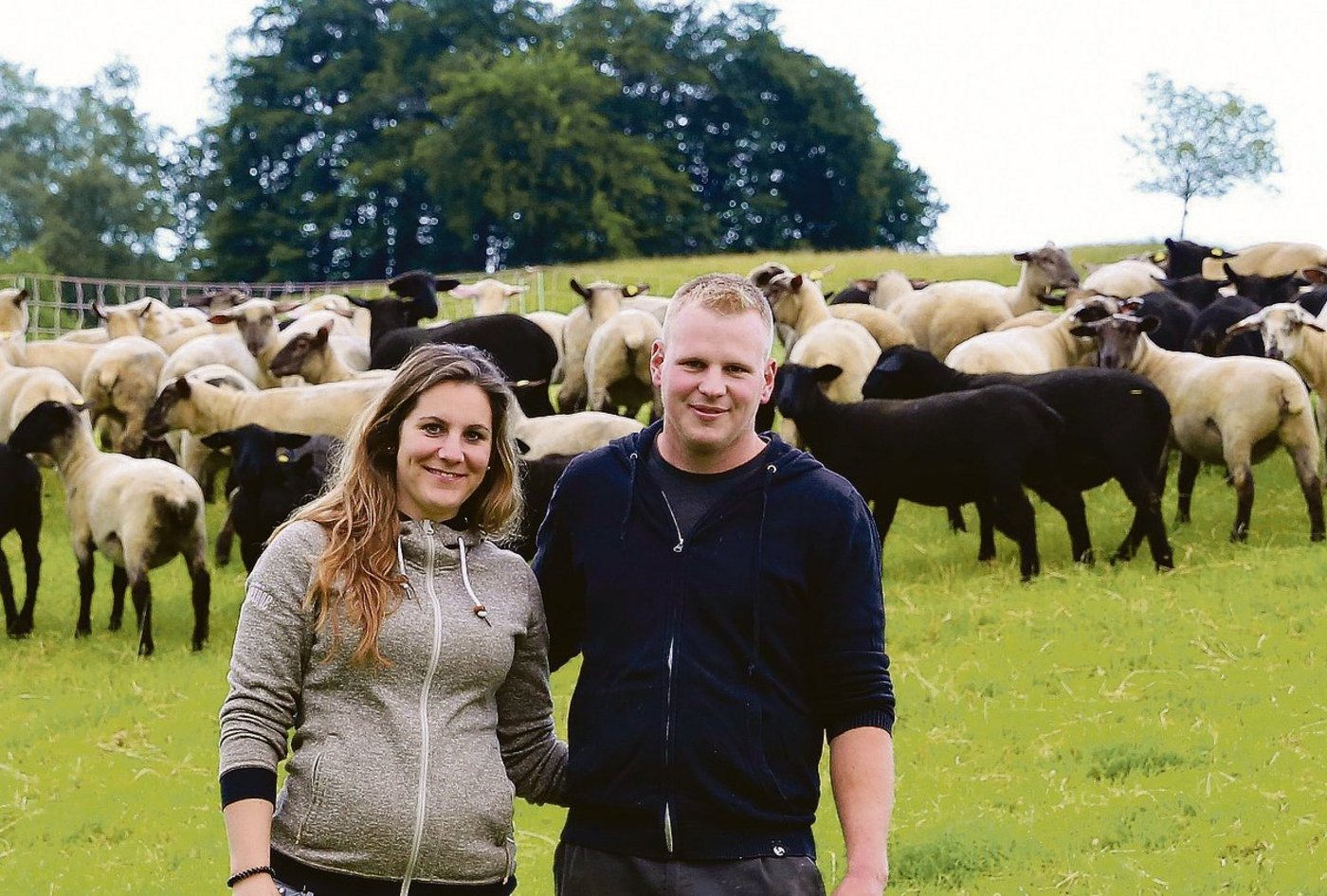 80 Prozent ihrer Mastlämmer vermarkten Priska Arnold und Reto Pfrunder über das Label «Zentralschweizer Lamm».(Bild Reto Betschart)