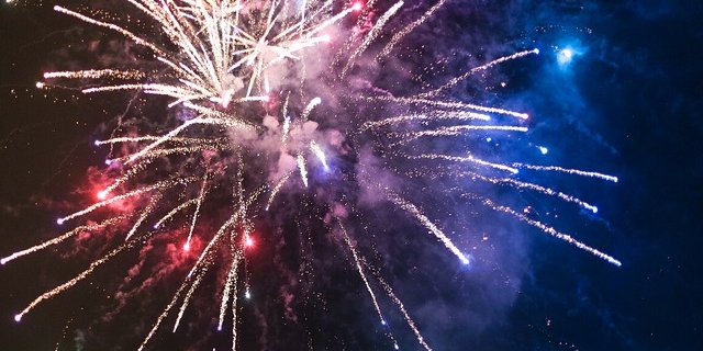 Feuerwerk knallt und raucht – beides nicht wirklich schön für alle Betroffenen. (Bild Pixabay)