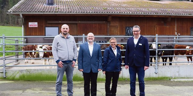 Bühl-Betriebsleiter Stefan Streit, Stephan Roth, Bereichsleiter Forschung und Entwicklung, Barbara Eichenberger, Ressortleiterin Forschung und Versuche, Paul Steiner, Geschäftsleitung (v. l.).