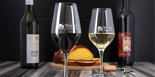 Insgesamt wird in der Schweiz mehr inländischer Wein getrunken – auch solcher aus dem Kanton Freiburg. (Bild zVg)