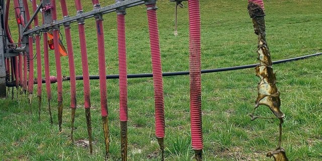 Güllen mit Schleppschlauch ist im Kanton Luzern bereits seit diesem Jahr obligatorisch und gilt für Flächen unter 18 Prozent Neigung. Ausnahmen sind möglich.  