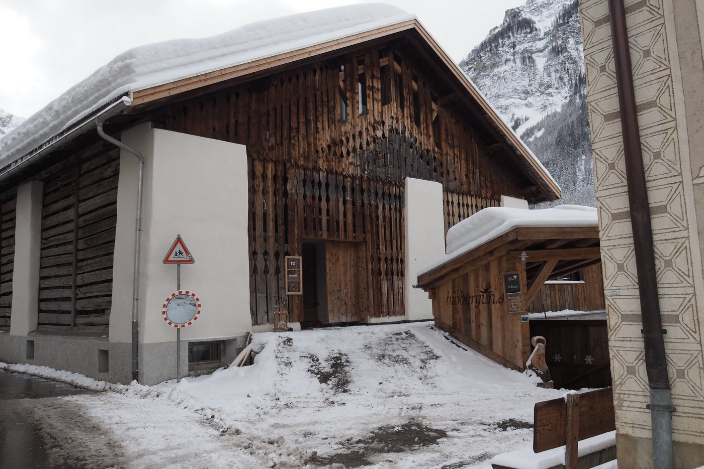 Blick auf den Betrieb Bio Bergün am Albulapass.