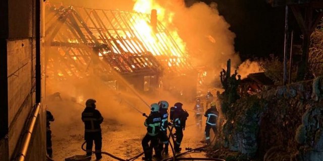 Was den Brand auslöste, ist noch unklar. Die Kapo Bern ermittelt. (Bild Polizei Schweiz)