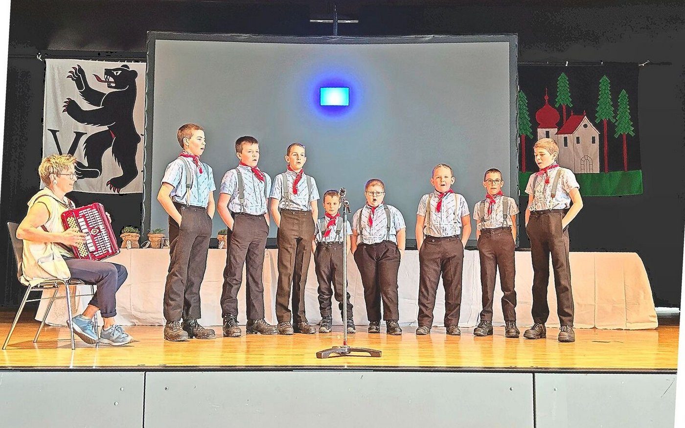 Auftritt geglückt: Die Buben aus Waldstatt bekamen für ihren ersten öffentlichen Auftritt einen riesigen Applaus.