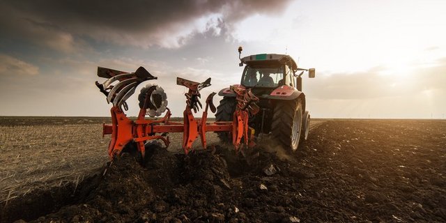 Die Eidgenössische Finanzkontrolle will die Mineralölsteuerrückerstattung an die Bauern abschaffen. (Bild ©Dusan Kostic - stock.adobe.com) 