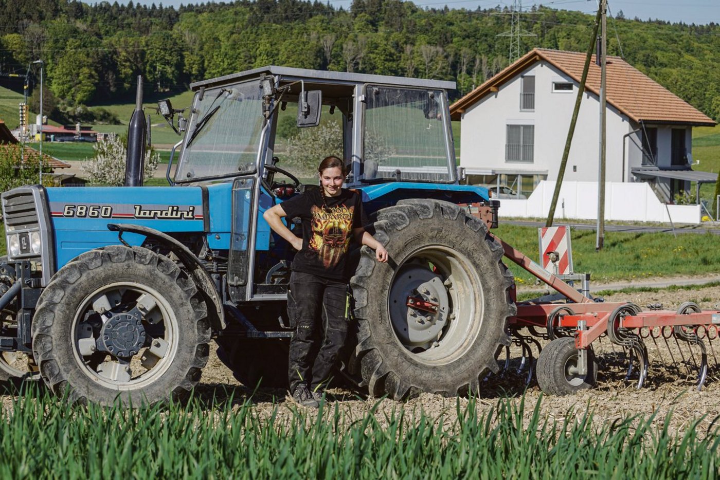 Jasmin Maurer befindet sich im 3. Lehrjahr bei Familie Bracher in der Ausbildung zur Landwirtin EFZ. (Bild zVg)