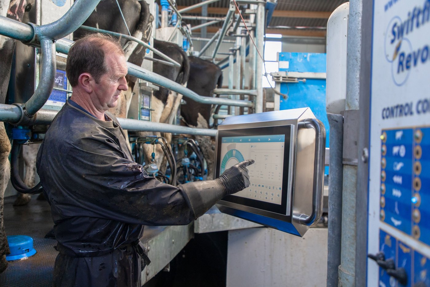Mission Control ist ein Touchscreen-System, das mit einem Melkkarussell verbunden ist. (Bilder zVg)